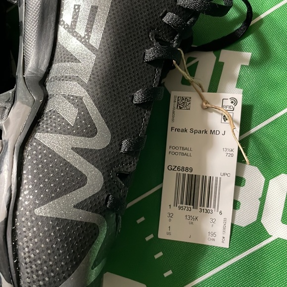 Youth boys Adidas Football Cleats Freak Spark MD J size 1 NWT - Picture 6 of 6